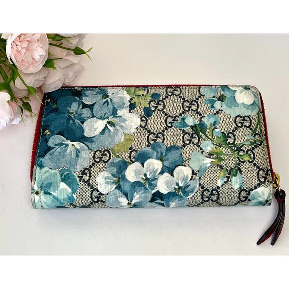 Gucci GG Blooms Supreme zip-around wallet in blue and red leather - Picture 3 of 12